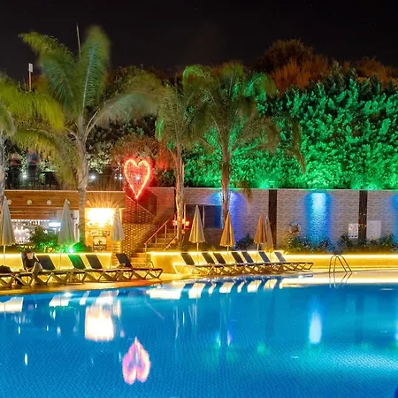 Michell & (adults Only) אלאניה